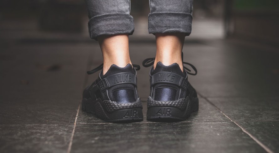 nike air huarache run black 